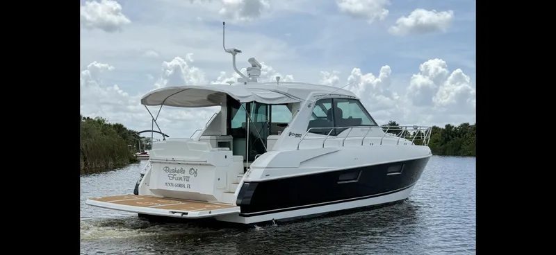The Image of Cruisers 48 Cantius 2012 - 0