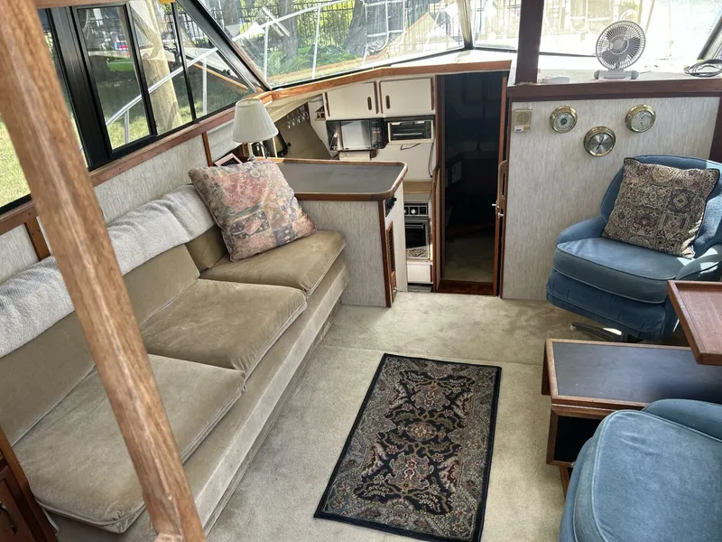 Slide: The Image of Carver Yachts 3207 1985 - 10