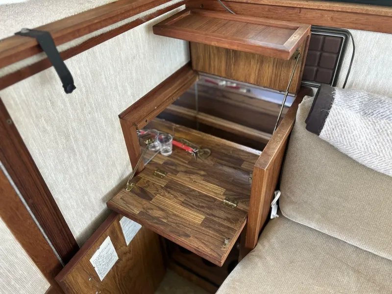 Slide: The Image of Carver Yachts 3207 1985 - 12