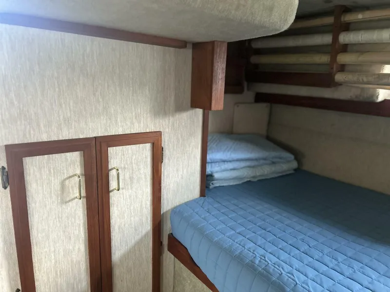 Slide: The Image of Carver Yachts 3207 1985 - 14