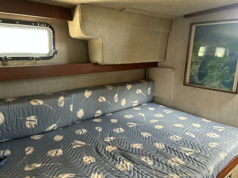 Slide: The Image of Carver Yachts 3207 1985 - 15