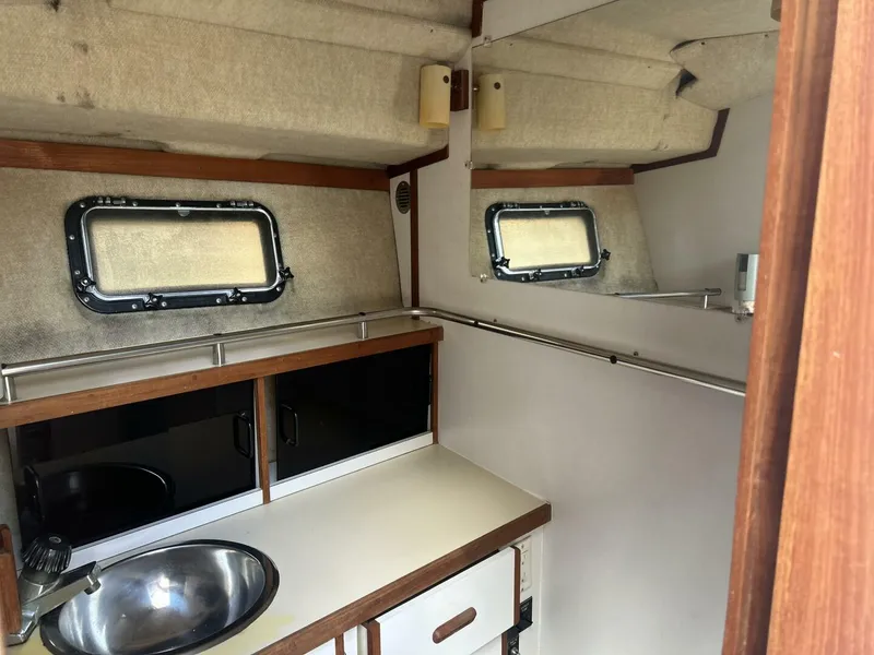 Slide: The Image of Carver Yachts 3207 1985 - 16