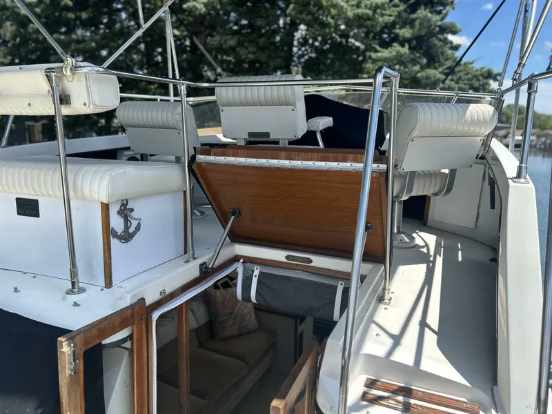 Slide: The Image of Carver Yachts 3207 1985 - 21