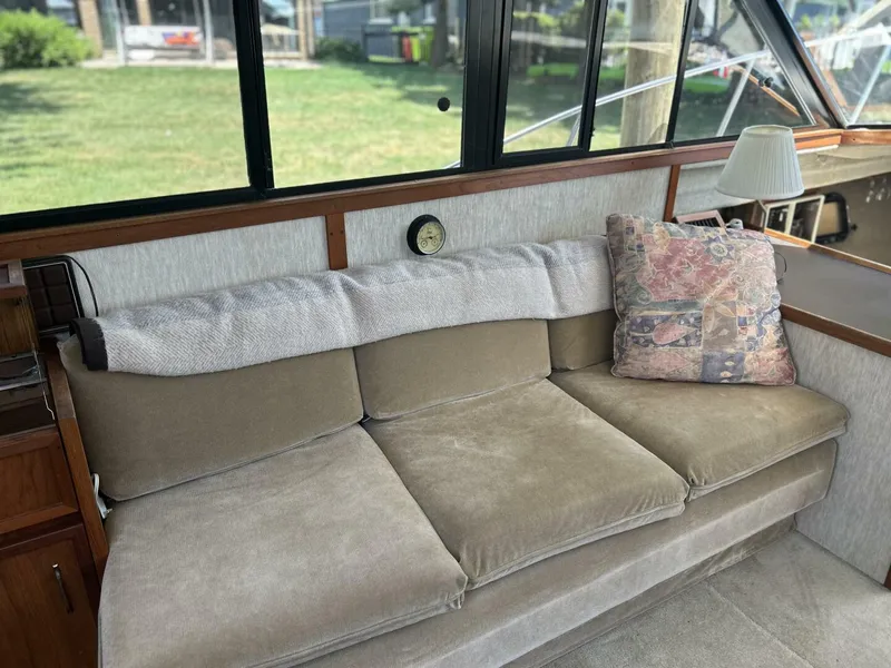 Slide: The Image of Carver Yachts 3207 1985 - 24