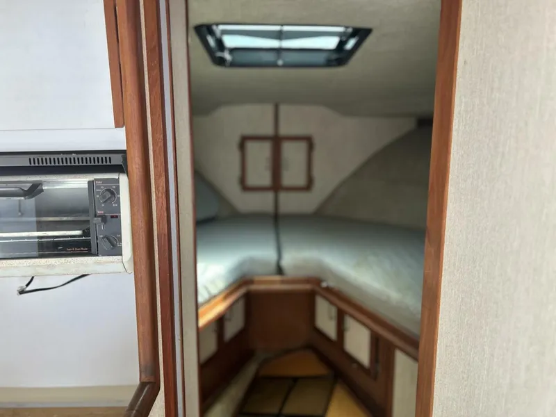 Slide: The Image of Carver Yachts 3207 1985 - 25