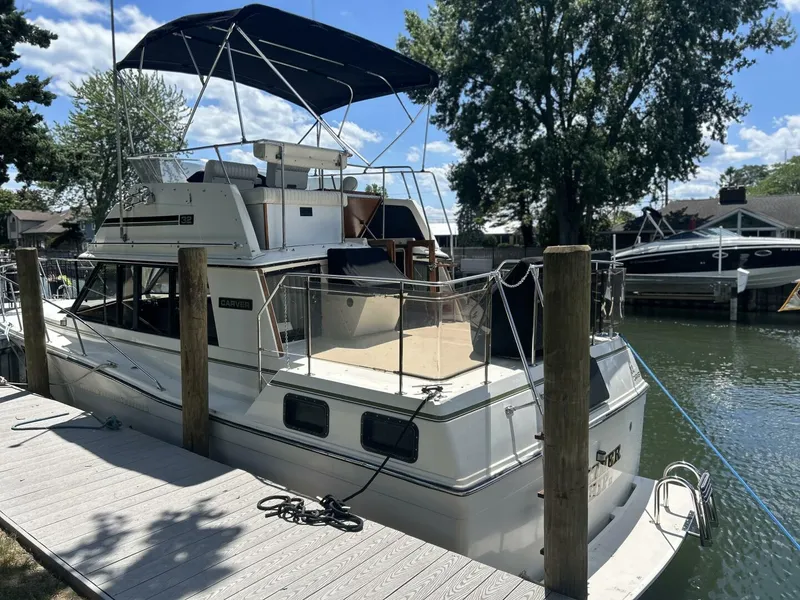 Slide: The Image of Carver Yachts 3207 1985 - 3