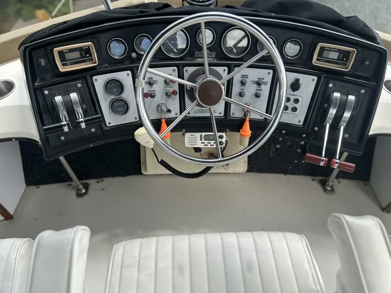 Slide: The Image of Carver Yachts 3207 1985 - 6