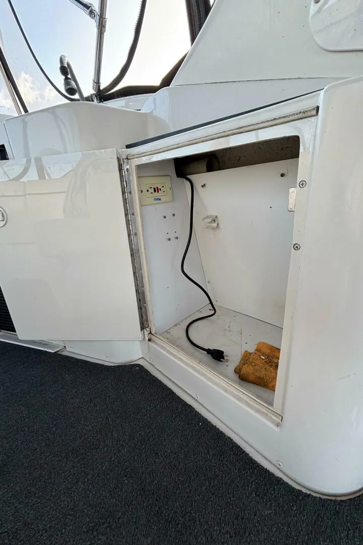 Slide: The Image of Carver Yachts 396 Aft Cabin MY 2001 - 23