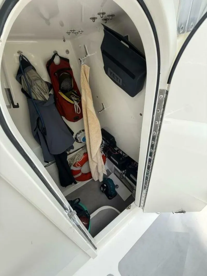 Slide: The Image of Egret 290 Offshore 2018 - 13