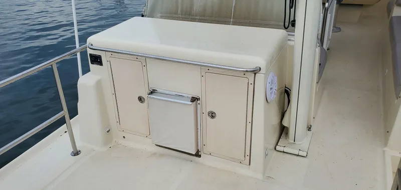 Slide: The Image of Mainship 400 Trawler 2004 - 20