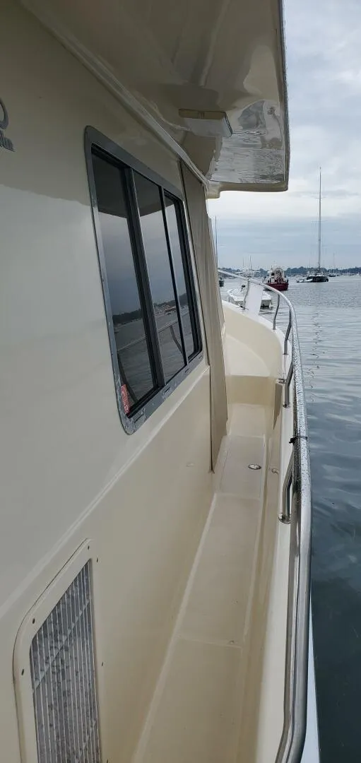 Slide: The Image of Mainship 400 Trawler 2004 - 23