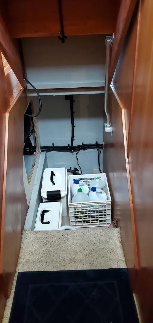 Slide: The Image of Mainship 400 Trawler 2004 - 35