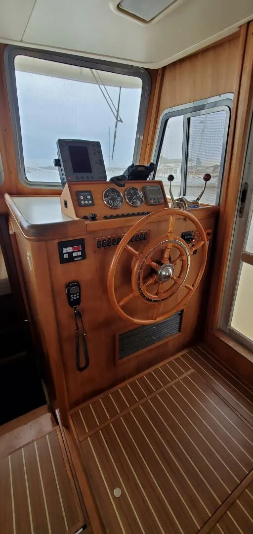 Slide: The Image of Mainship 400 Trawler 2004 - 36