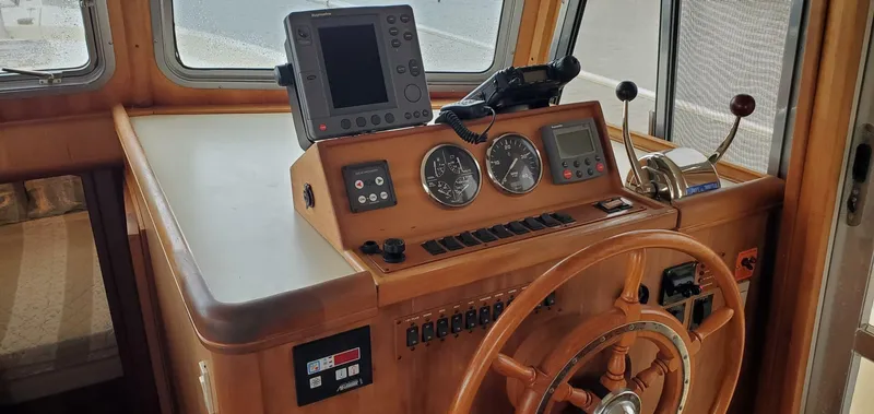 Slide: The Image of Mainship 400 Trawler 2004 - 37