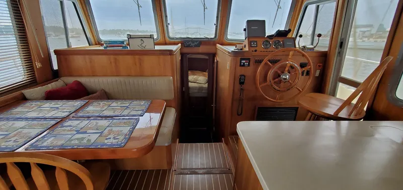 Slide: The Image of Mainship 400 Trawler 2004 - 47