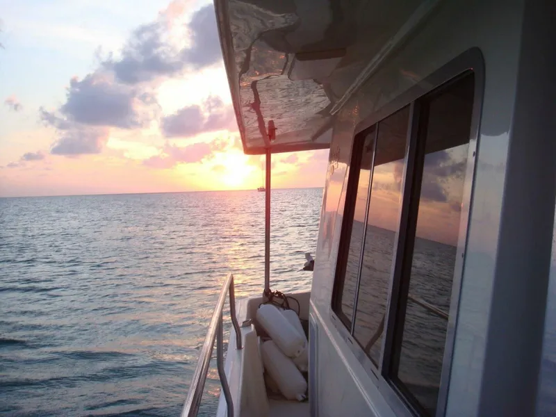Slide: The Image of Mainship 400 Trawler 2004 - 53