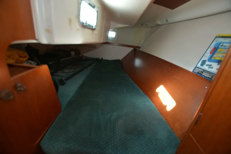 Slide: The Image of Beneteau Oceanis 311 2000 - 11