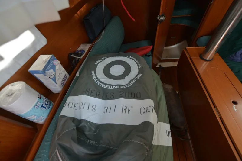Slide: The Image of Beneteau Oceanis 311 2000 - 12