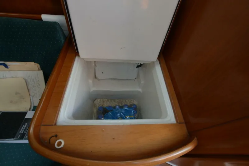 Slide: The Image of Beneteau Oceanis 311 2000 - 28
