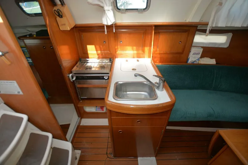 Slide: The Image of Beneteau Oceanis 311 2000 - 6