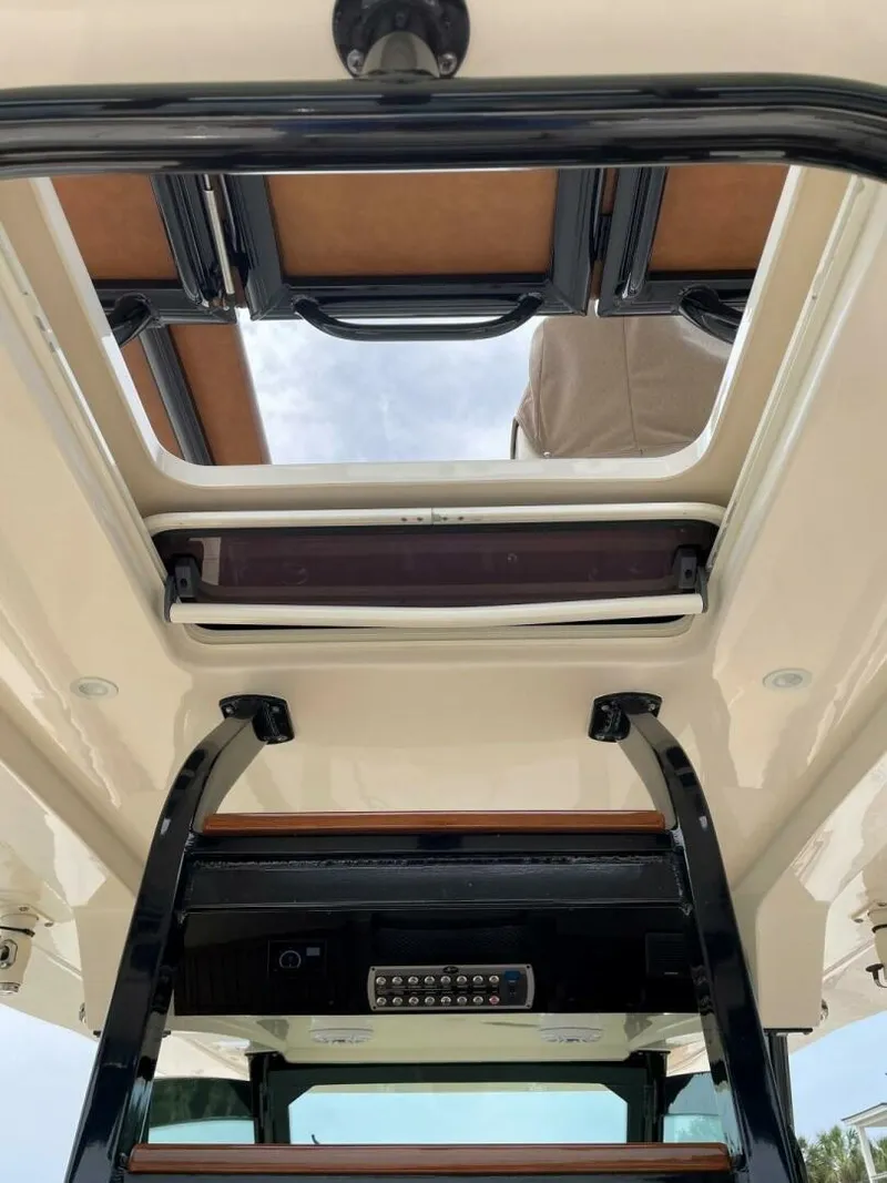 Slide: The Image of Scout 420 Lxf 2020 - 15
