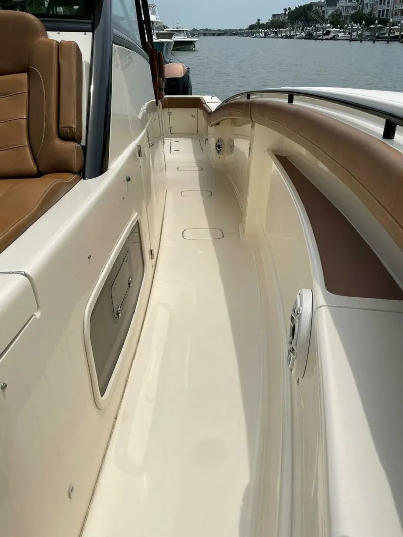 Slide: The Image of Scout 420 Lxf 2020 - 24