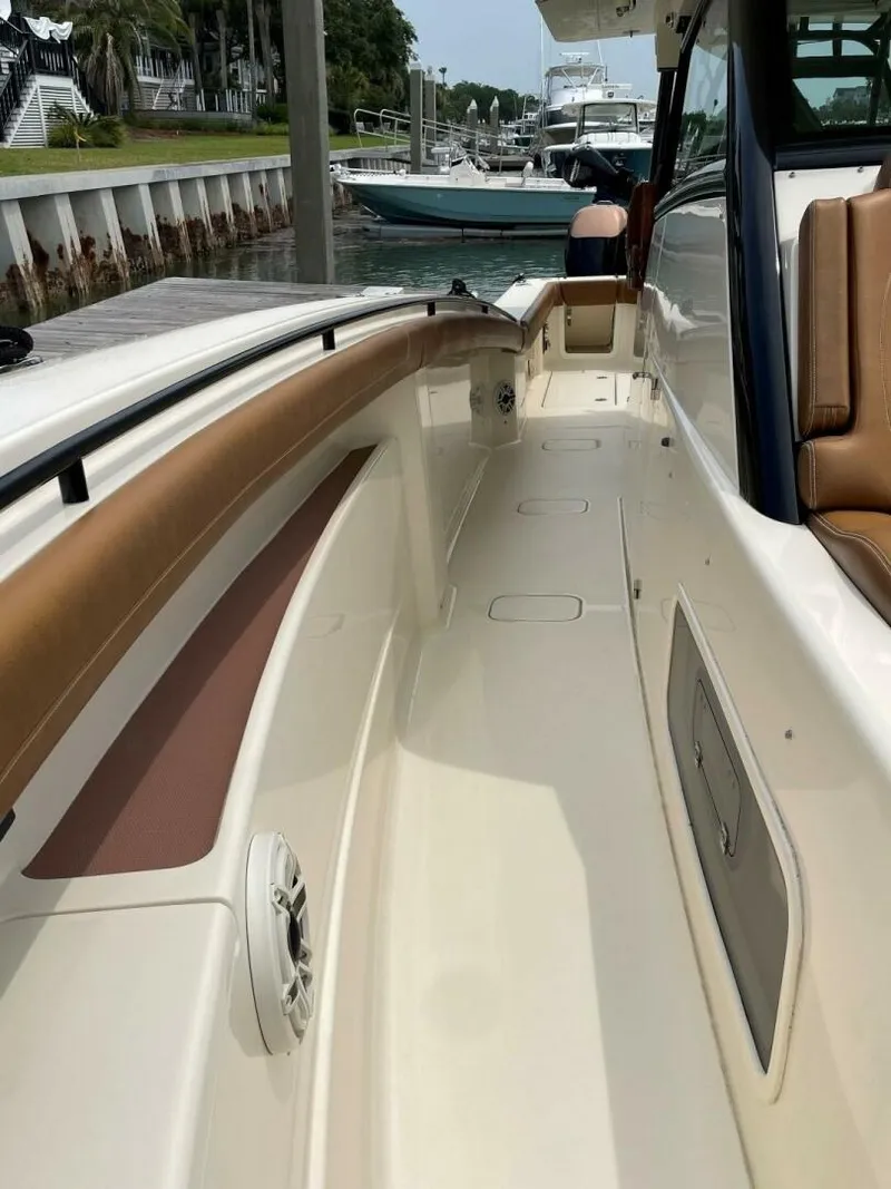 Slide: The Image of Scout 420 Lxf 2020 - 25