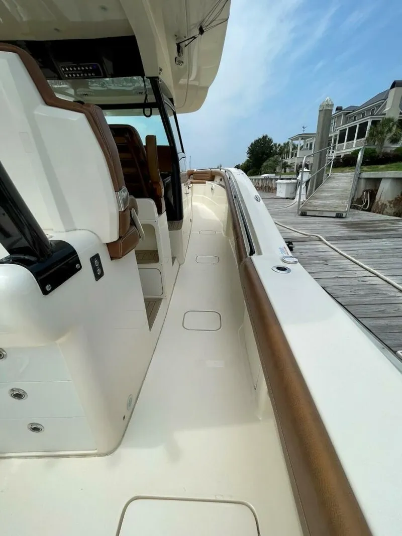 Slide: The Image of Scout 420 Lxf 2020 - 30