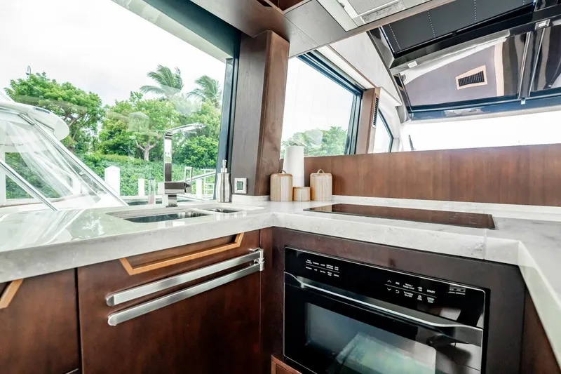 Slide: The Image of Galeon 510 Skybridge 2017 - 11