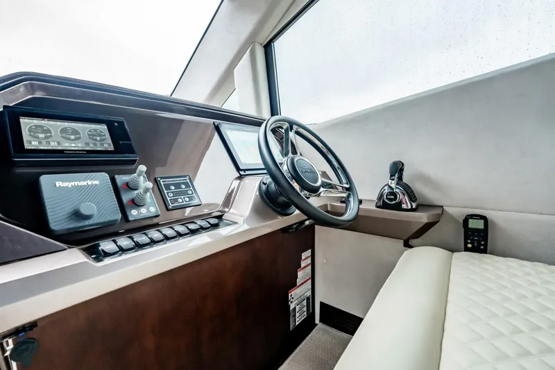Slide: The Image of Galeon 510 Skybridge 2017 - 19