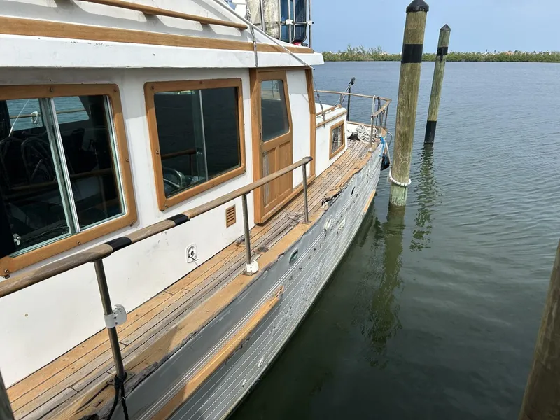 Slide: The Image of Albin Dual Cabin 1978 - 50