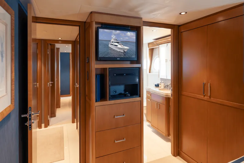 Slide: The Image of Westport 40M 2014 - 80