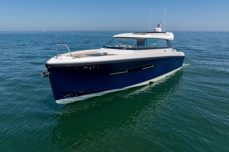 Slide: The Image of Delta 33 Coupe 2023 - 35