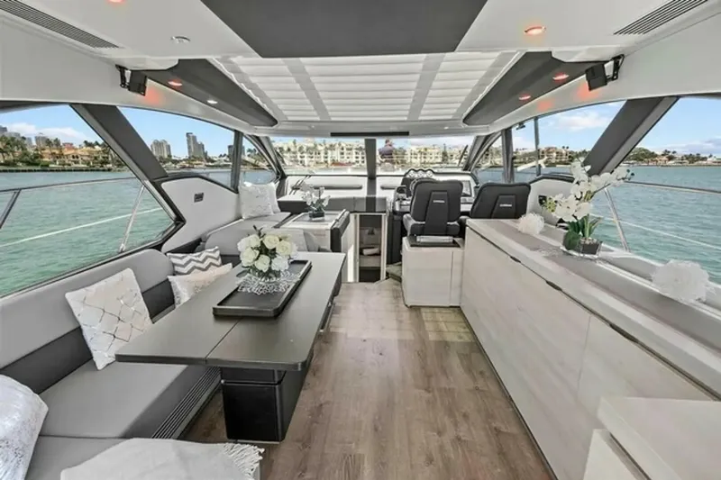 Slide: The Image of Azimut 55S 2015 - 12