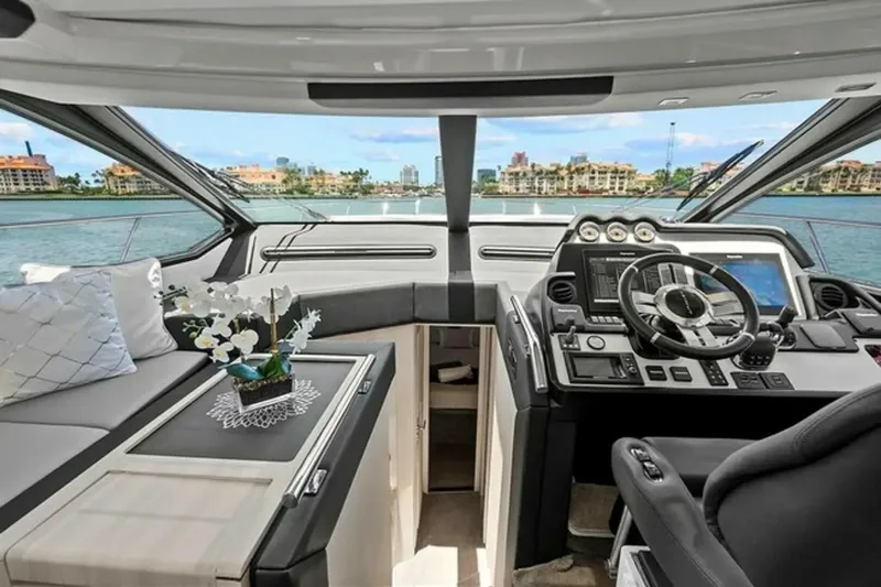 Slide: The Image of Azimut 55S 2015 - 13