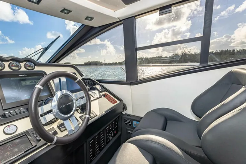 Slide: The Image of Azimut 55S 2015 - 14
