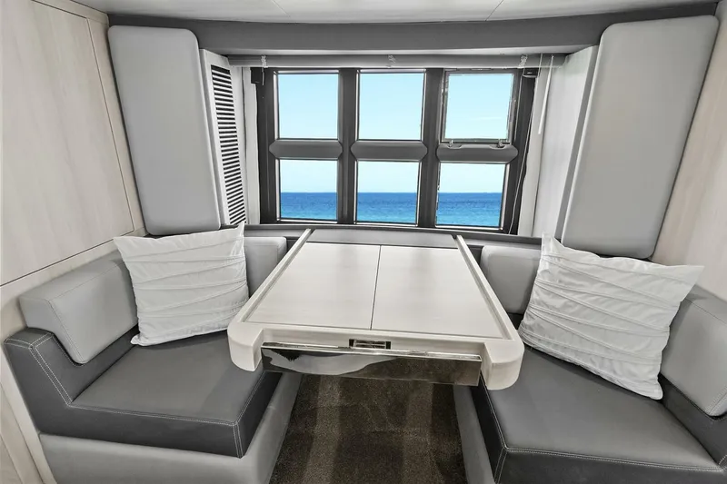 Slide: The Image of Azimut 55S 2015 - 17