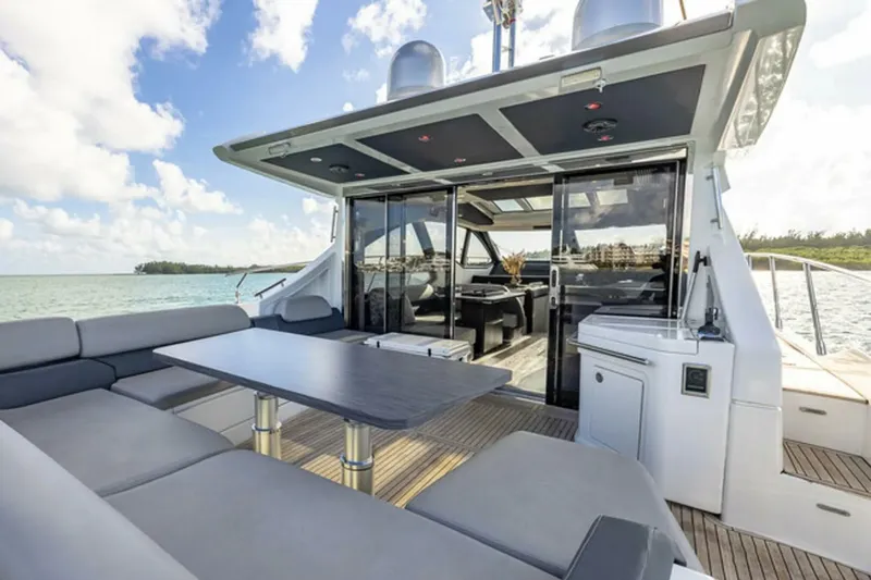 Slide: The Image of Azimut 55S 2015 - 8
