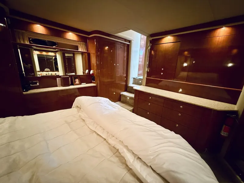 Slide: The Image of Sea Ray 480 Motor Yacht 2003 - 62