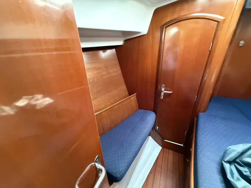 Slide: The Image of Beneteau 2003 - 26