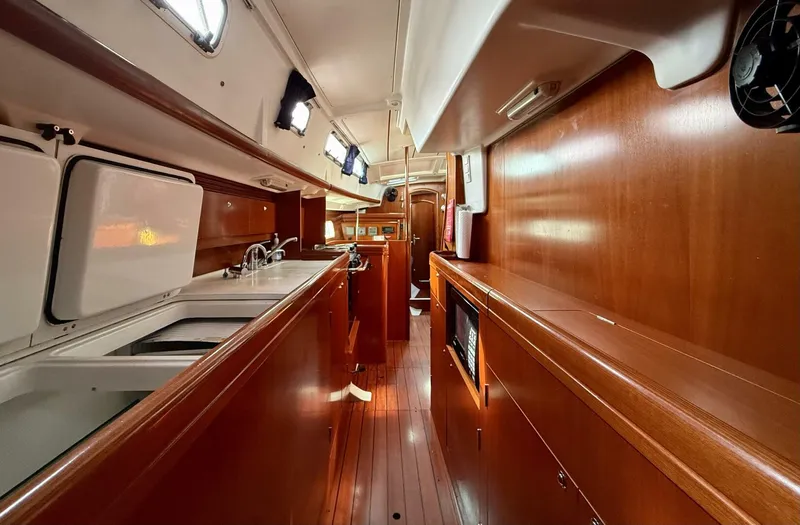 Slide: The Image of Beneteau 2003 - 35
