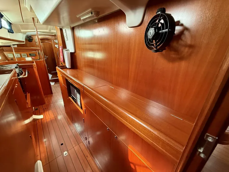 Slide: The Image of Beneteau 2003 - 37