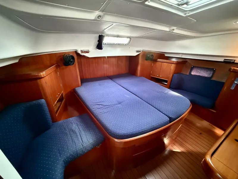 Slide: The Image of Beneteau 2003 - 40