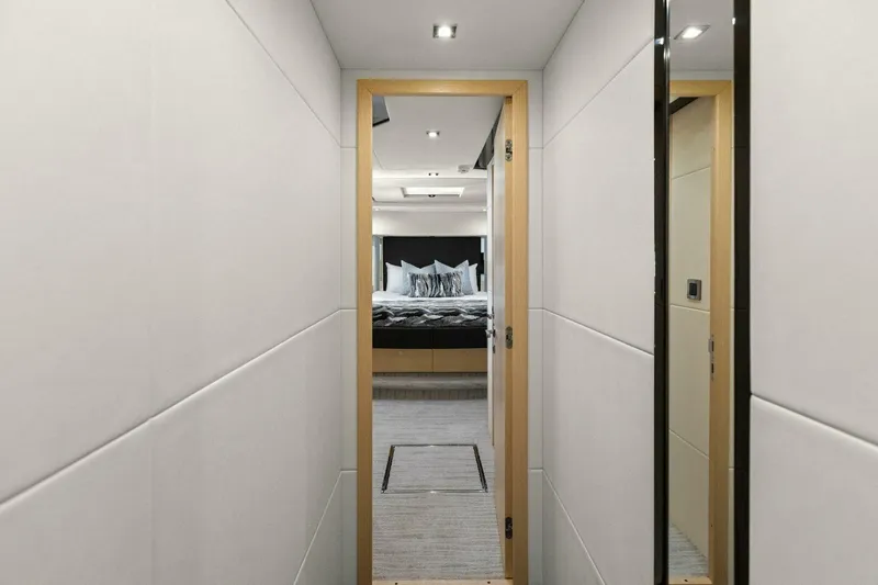 Slide: The Image of Sunseeker 73 Manhattan 2013 - 105