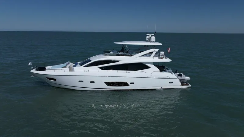 Slide: The Image of Sunseeker 73 Manhattan 2013 - 11