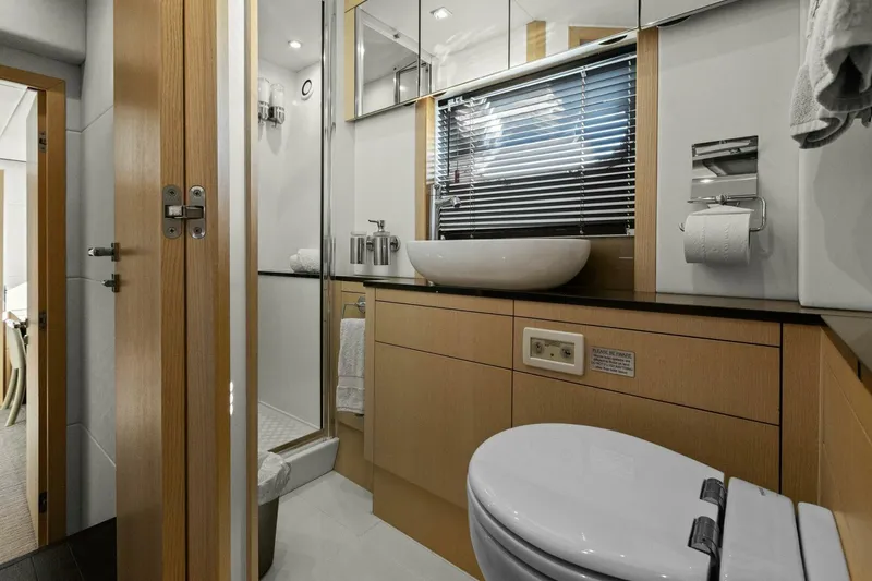 Slide: The Image of Sunseeker 73 Manhattan 2013 - 120