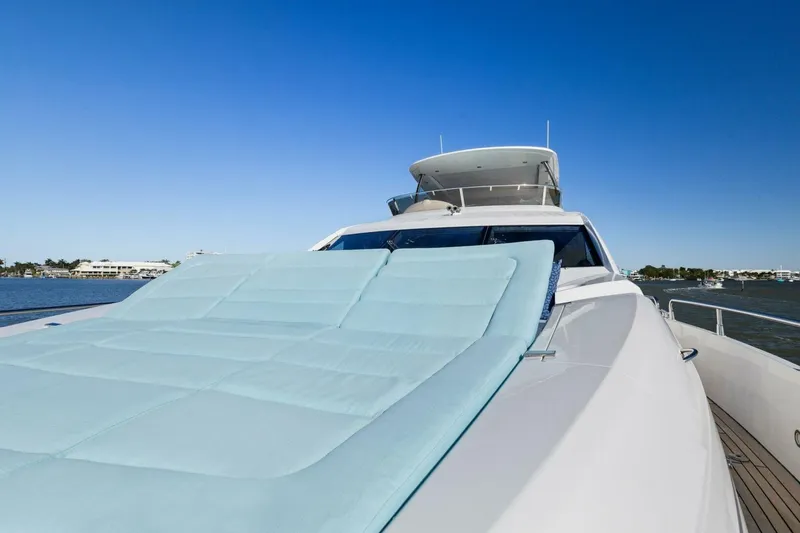 Slide: The Image of Sunseeker 73 Manhattan 2013 - 23