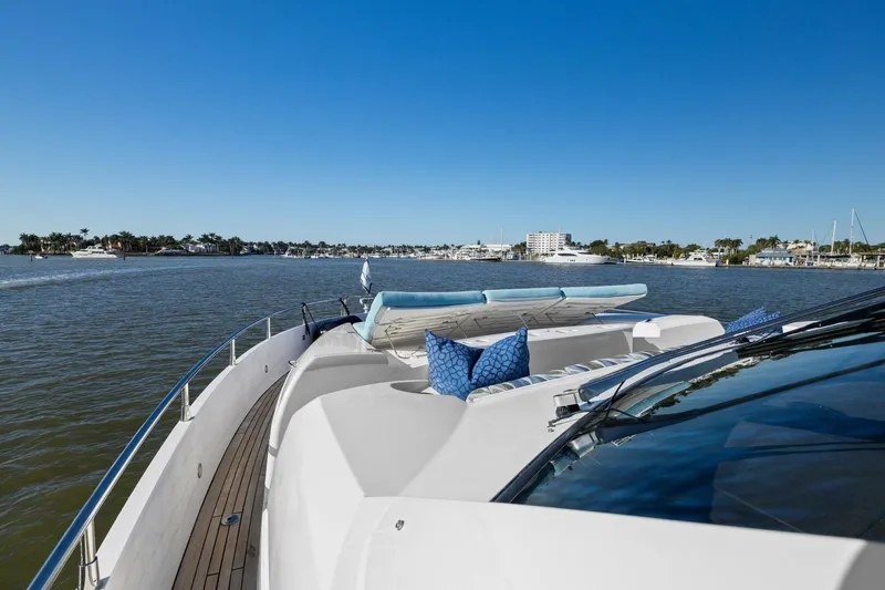 Slide: The Image of Sunseeker 73 Manhattan 2013 - 24