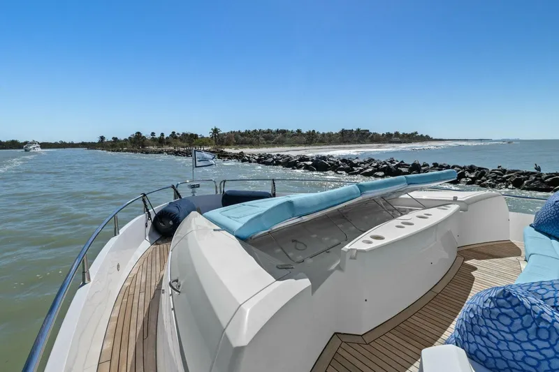 Slide: The Image of Sunseeker 73 Manhattan 2013 - 25