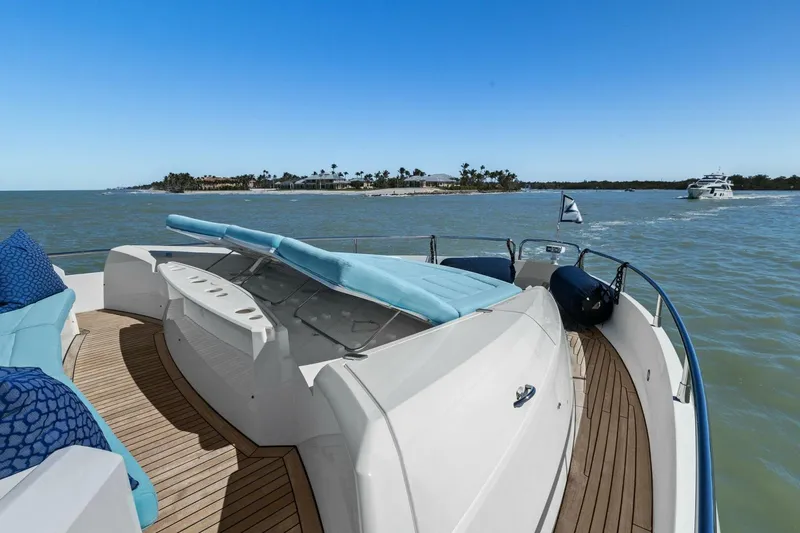 Slide: The Image of Sunseeker 73 Manhattan 2013 - 26